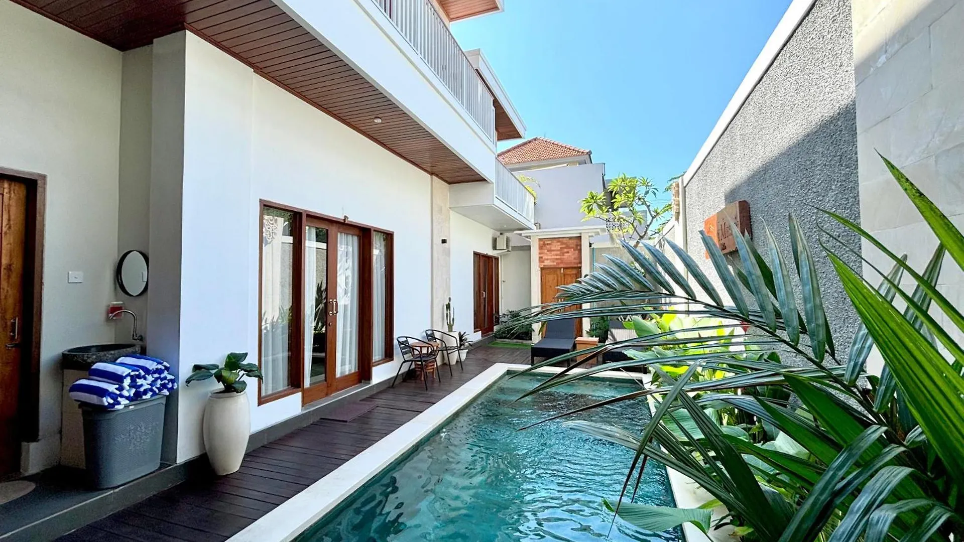 Surya Mesari Villa Seminyak  Bed & Breakfast